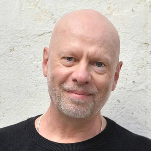 Juli Wind – Schweinehundi. Schrecklich unwidersTehlich Autor